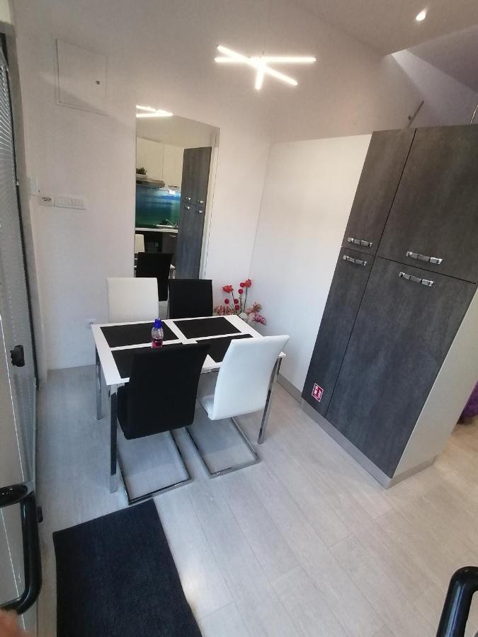 Apartment Rose By The Beach & Tennis Courts Split Ngoại thất bức ảnh