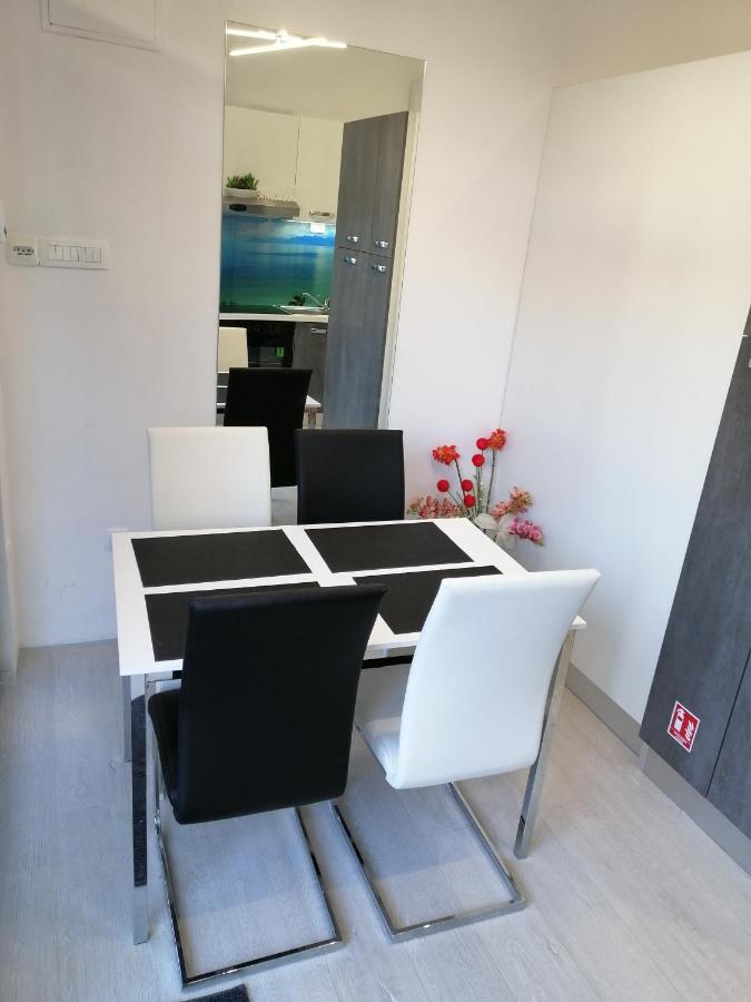 Apartment Rose By The Beach & Tennis Courts Split Ngoại thất bức ảnh